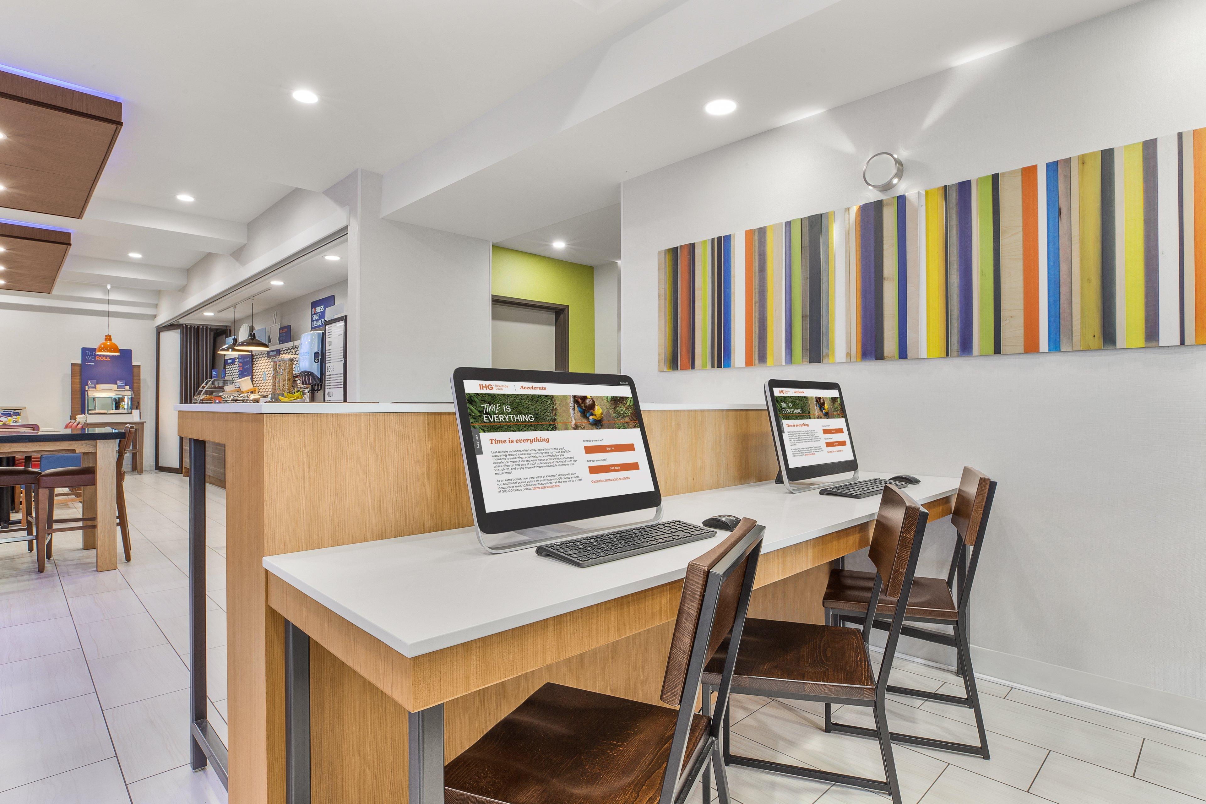 Holiday Inn Express & Suites Tacoma By Ihg Exterior foto